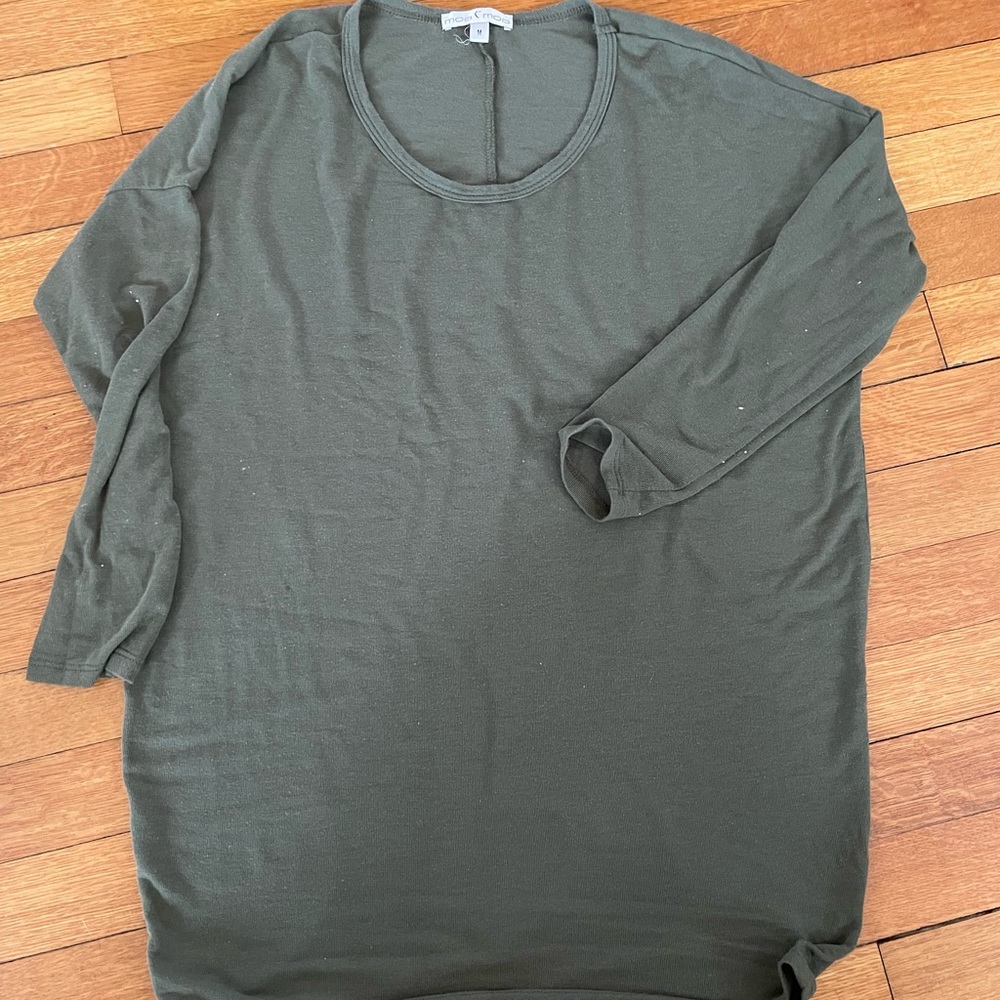 Multiple dress T-shirt’s size M